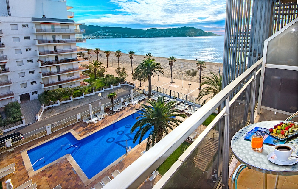 Double Room, Balcony, Pool View - Photo 4