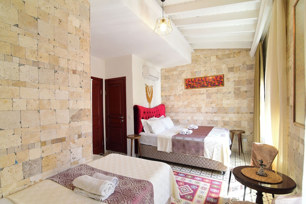 Deluxe Triple Room, City View photo 1
