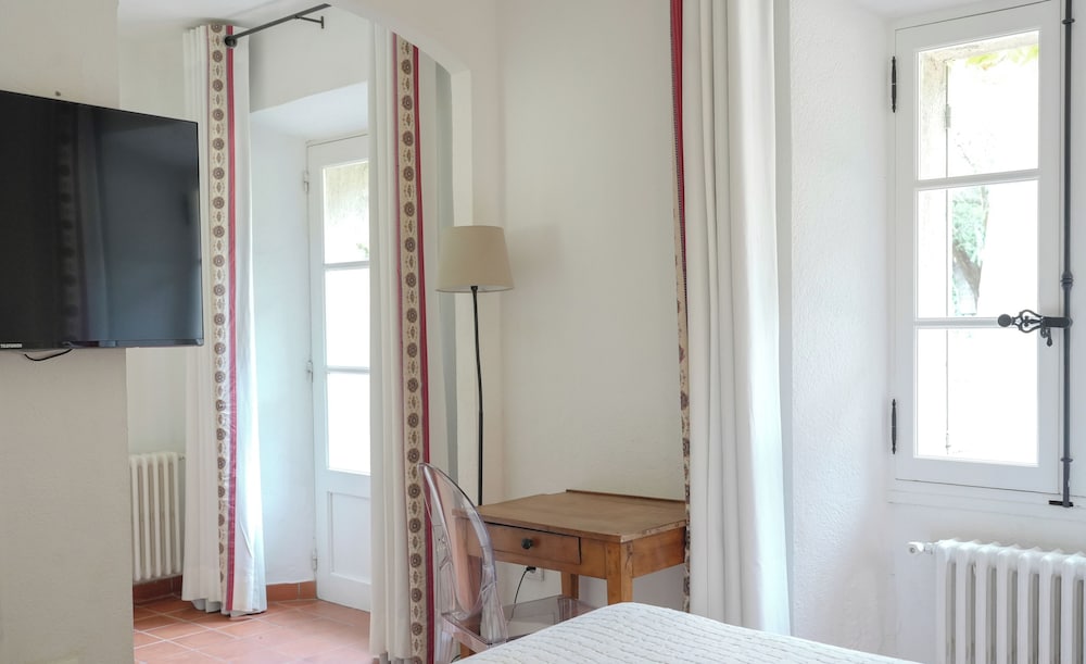 Traditional Room, Mobility Accessible photo 2