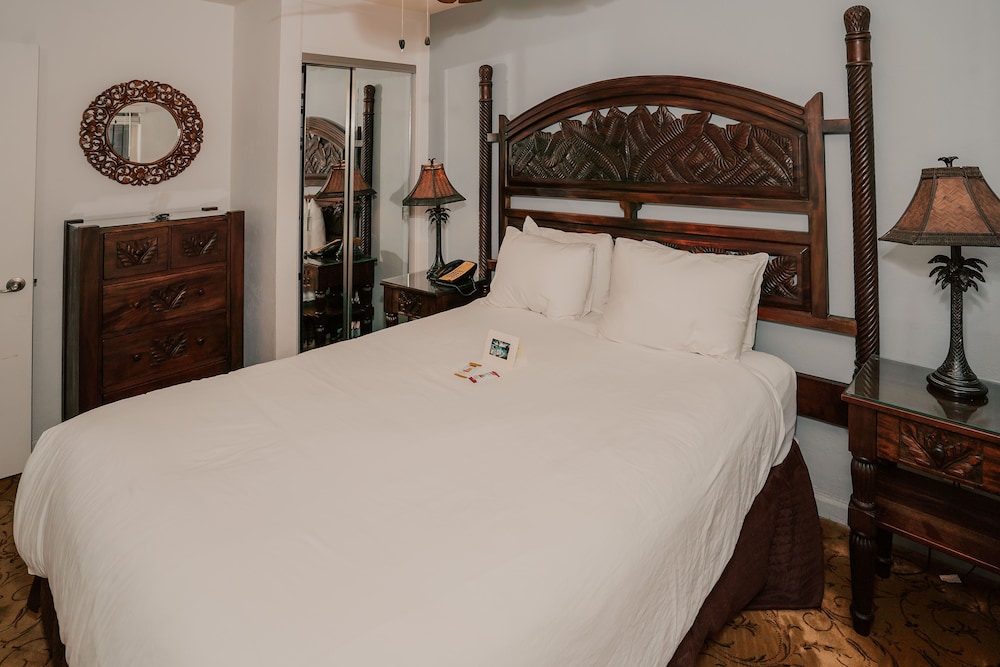 Deluxe Room, Multiple Beds, Ocean View