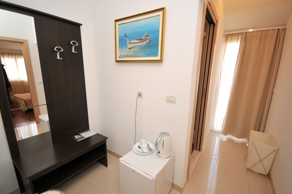 Double Room - Photo 3