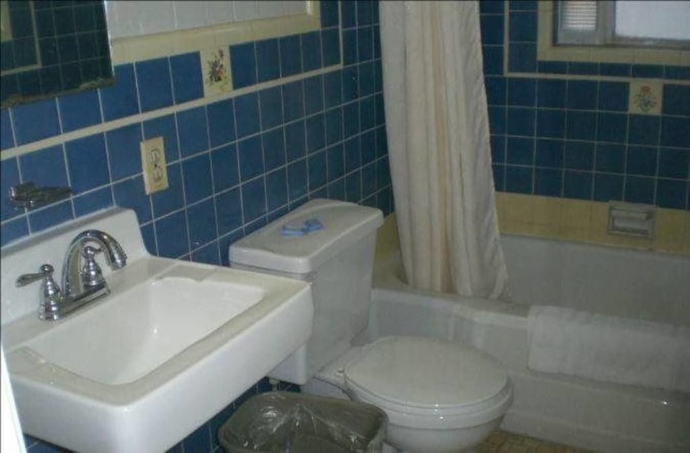 Standard Room, 2 Double Beds, Kitchenette photo 3