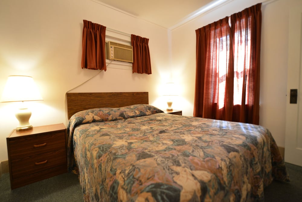 Family Suite, Refrigerator & Microwave, Mountain View photo 1