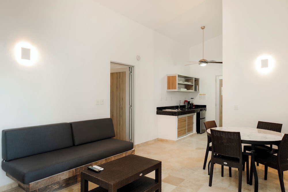 Suite, 1 Bedroom, Terrace, Sea Facing - Photo 5