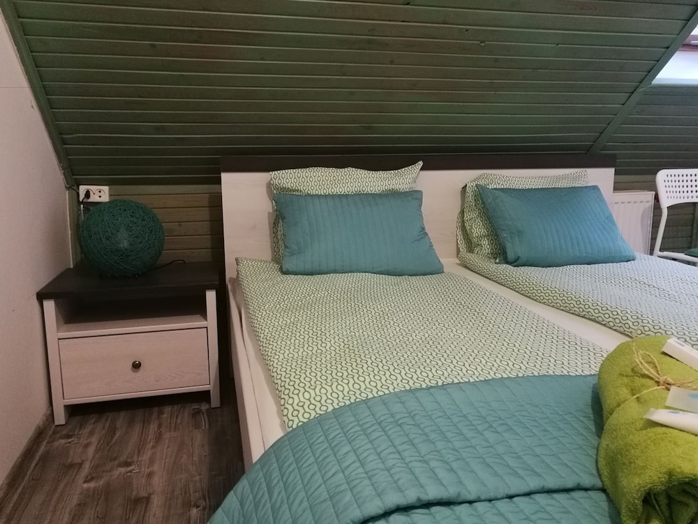 Double Room, 1 Queen Bed, Private Bathroom (7) photo 1