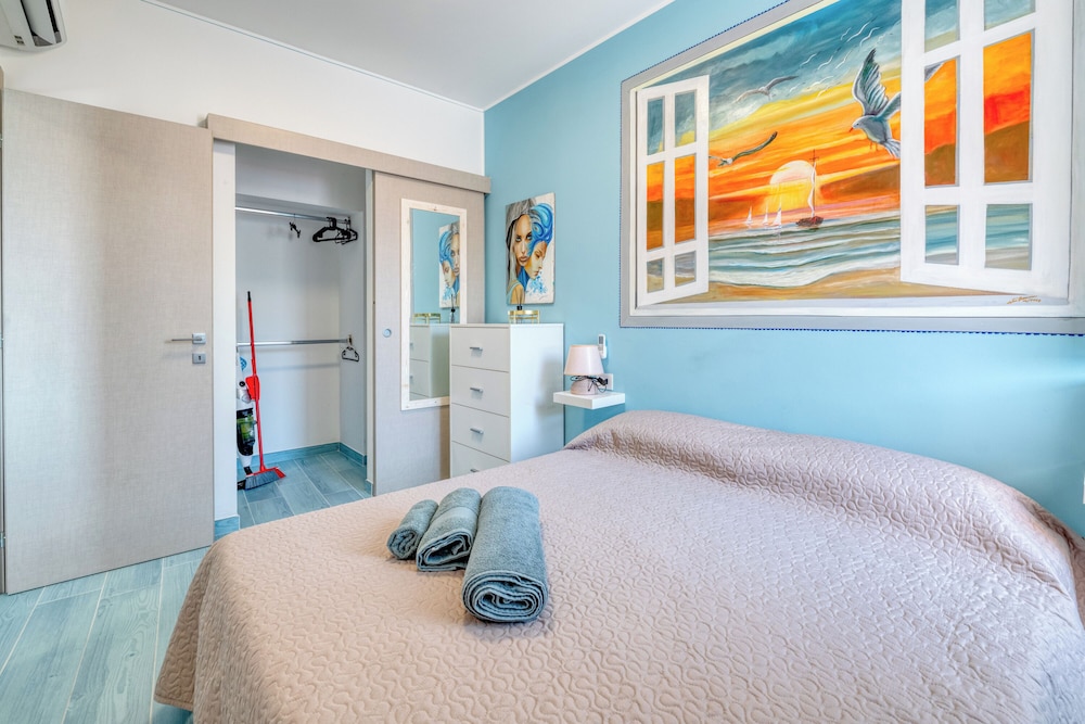 Family Apartment, Multiple Bedrooms, Sea Facing (Merlo E - town center & private) photo 3