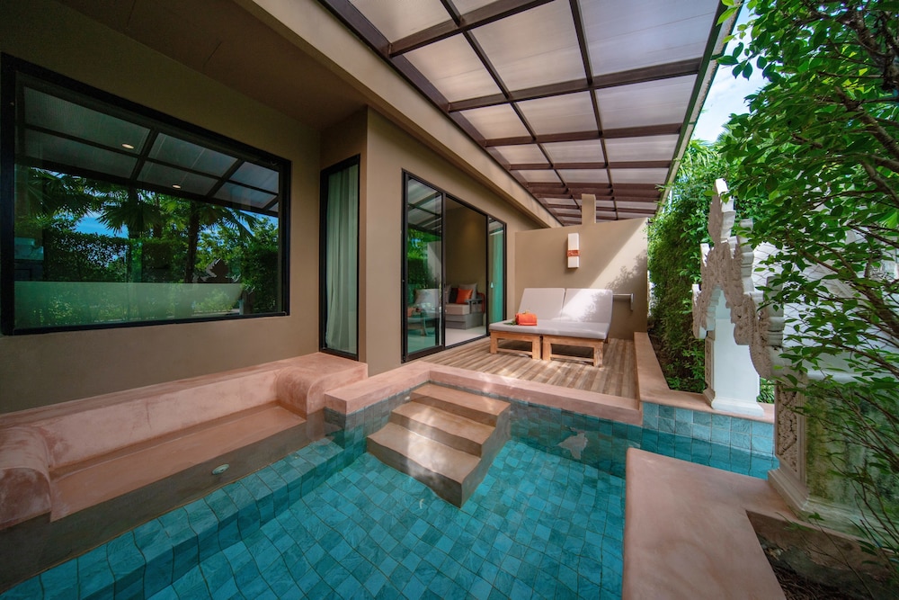 Deluxe Room with Pool Access photo 3