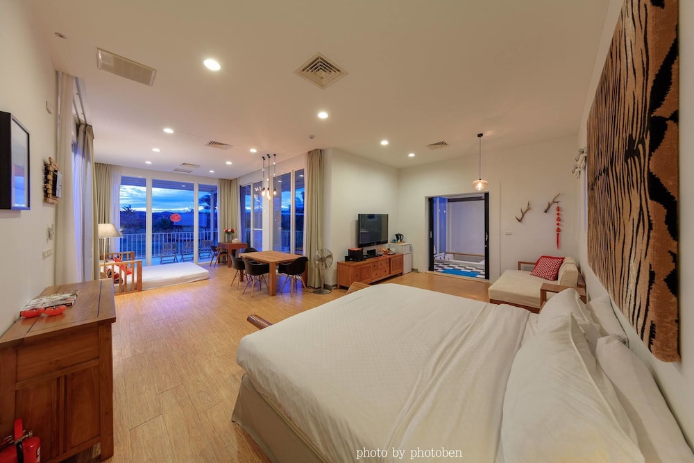 Signature Quadruple Room, Poolside