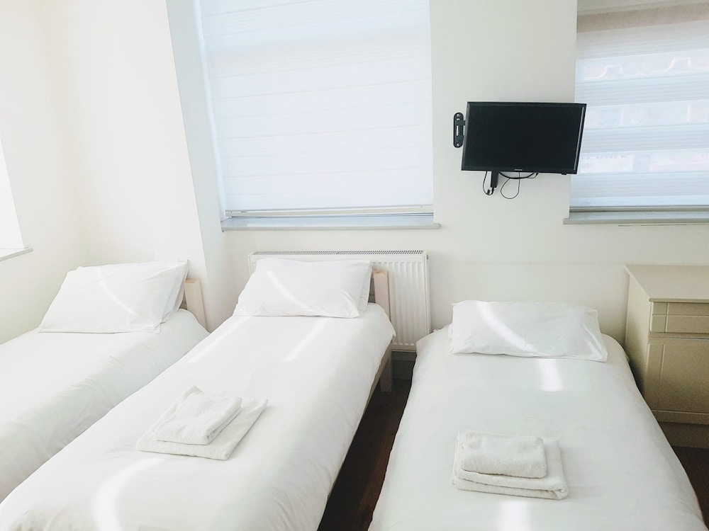 Triple Room, Ensuite photo 1