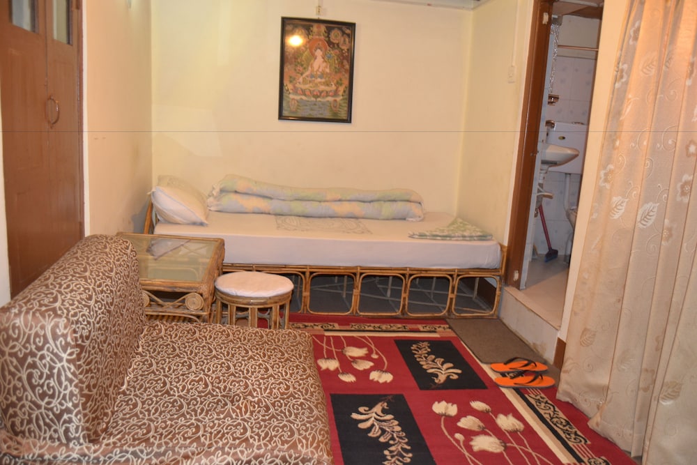Standard Single Room, 1 Twin Bed, Private Bathroom, Corner photo 1