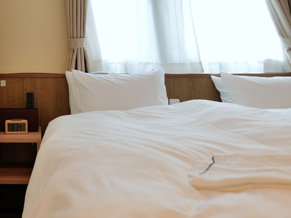 Twin Room, City View thumbnail 5