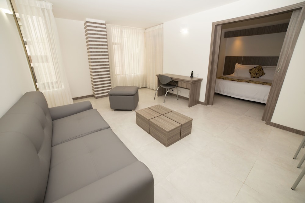 Deluxe Suite - Photo 11
