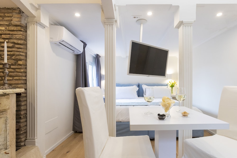 Premium Double or Twin Room, Fireplace, City View (Attic) photo 3