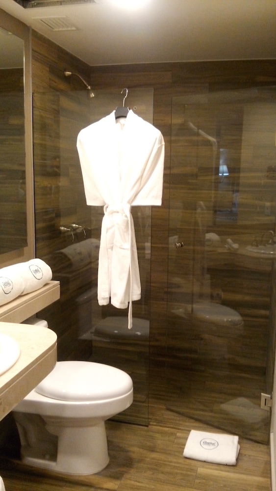 Premier Room, 1 King Bed, City View