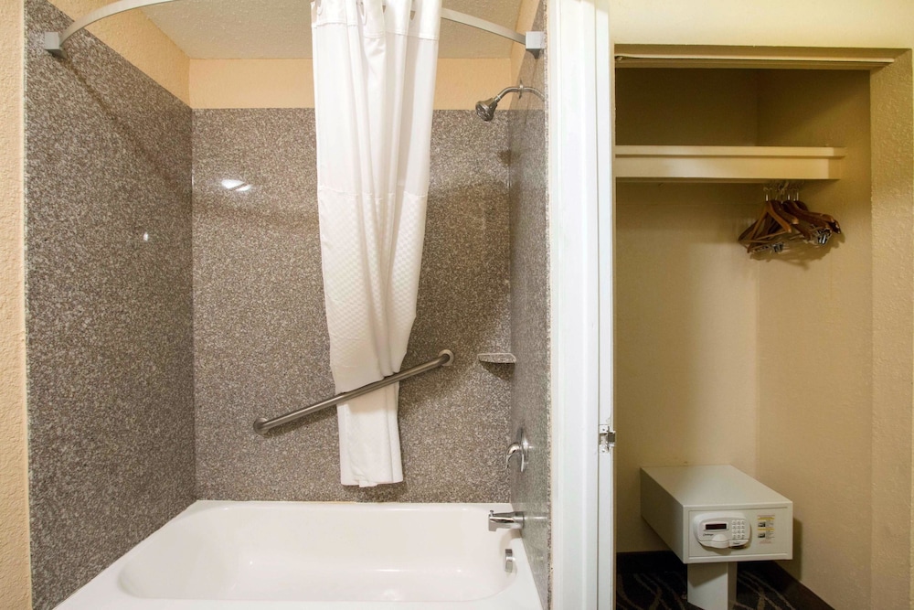Suite, Multiple Beds, Non Smoking - Photo 14