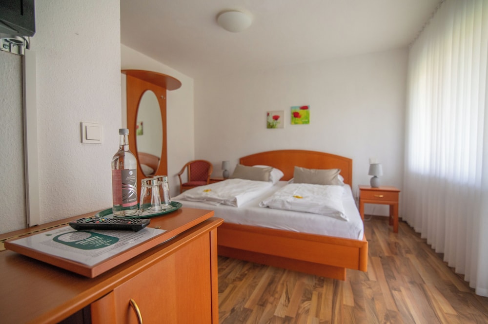 Basic Double Room, Non Smoking photo 1