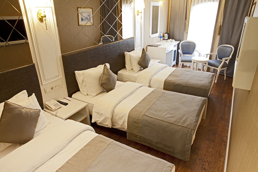 Family Suite (Deluxe) photo 2