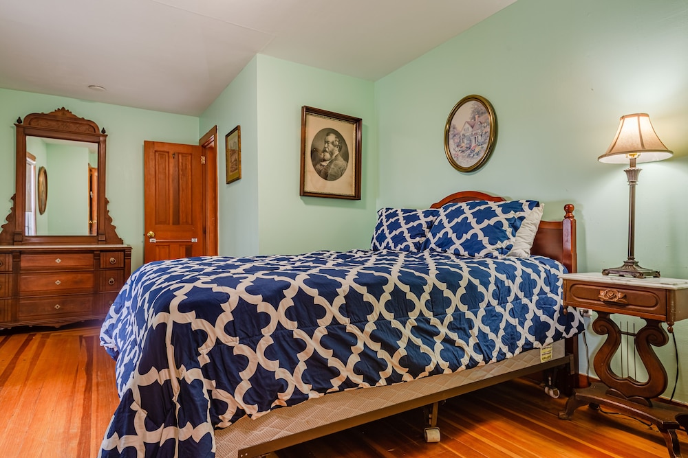 Room, 1 Queen Bed, Private Bathroom (#53 Annex Building) photo 1