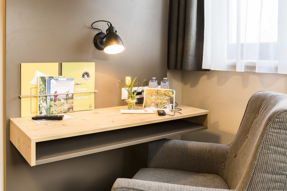 Standard Double or Twin Room - Photo 3