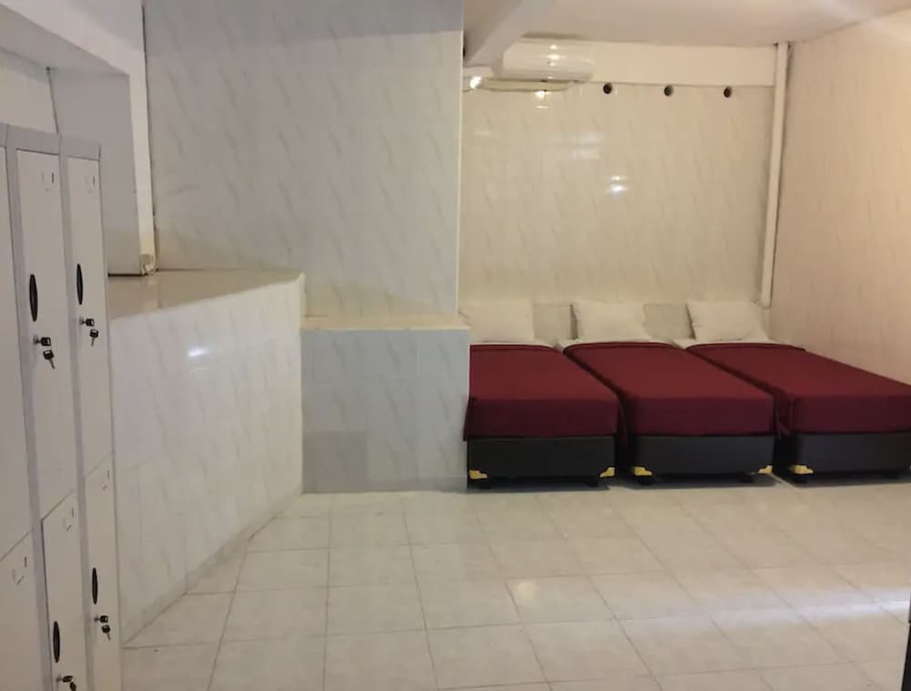 Economy Shared Dormitory, 1 Twin Bed
