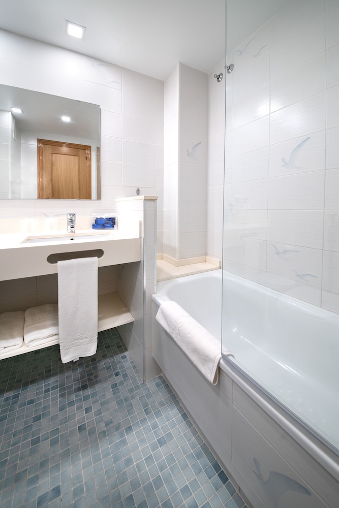 Double Room (2adults + 1child)
