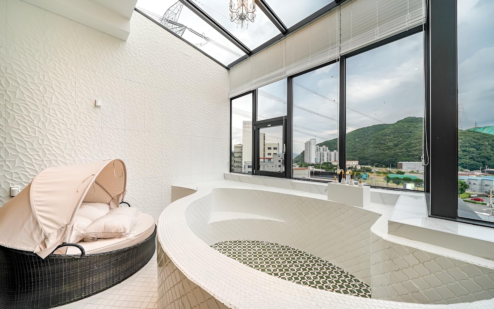 Room (Party Room-Terrace Pool Villa (Random) - Photo 14