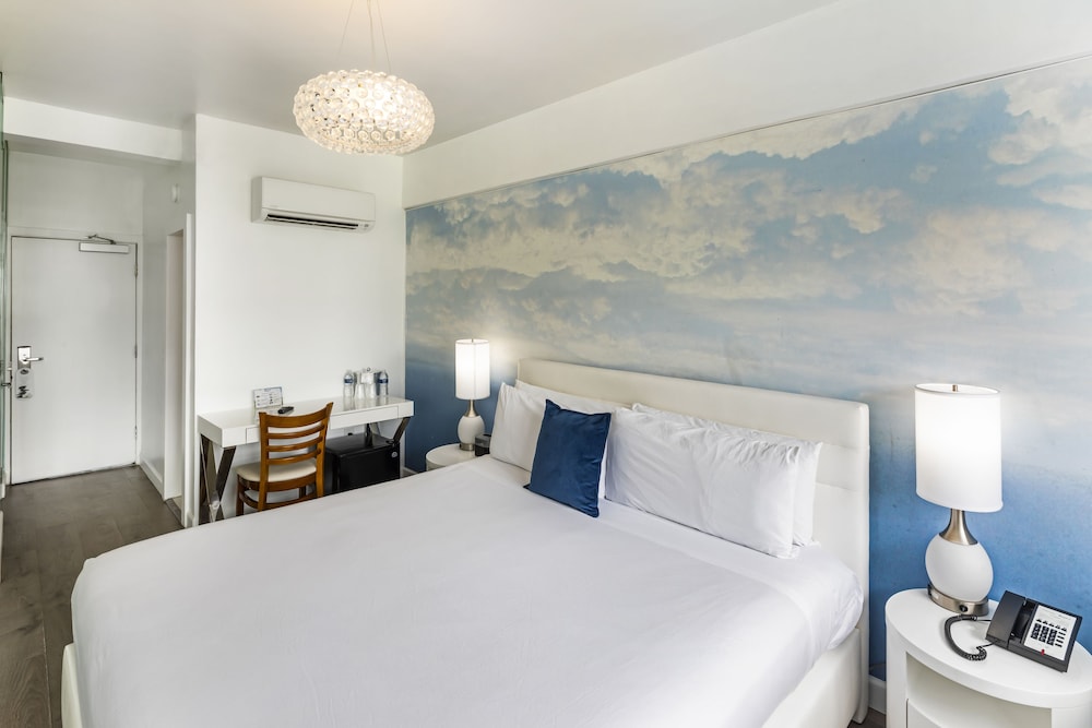 Ocean Front Room 1 King Bed - Photo 2