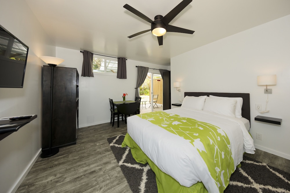 Standard Double Room, 1 Queen Bed, Patio, Garden View