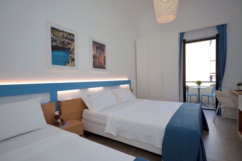 Triple Room, Balcony, Partial Sea View photo 1