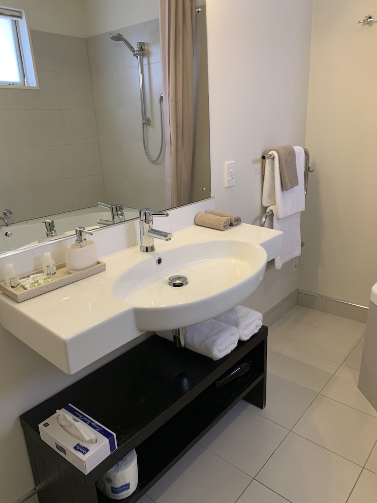 Superior Suite, 1 Bedroom, Jetted Tub - Photo 6