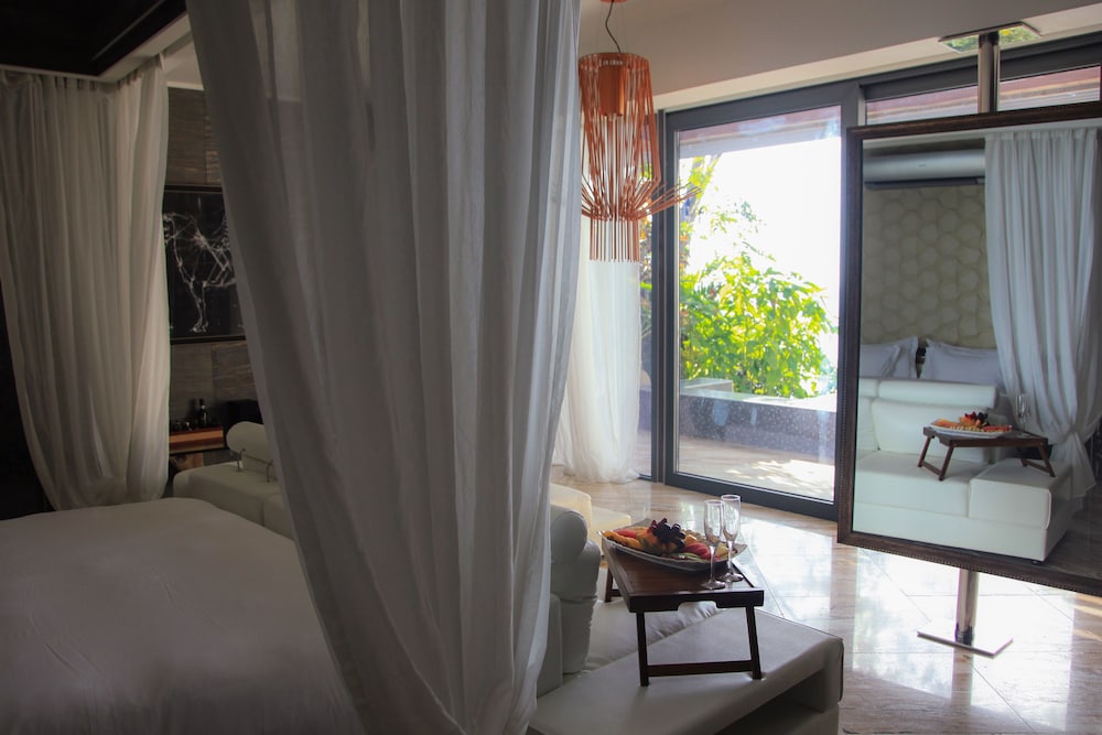 Honeymoon Junior Pool Villa photo 3