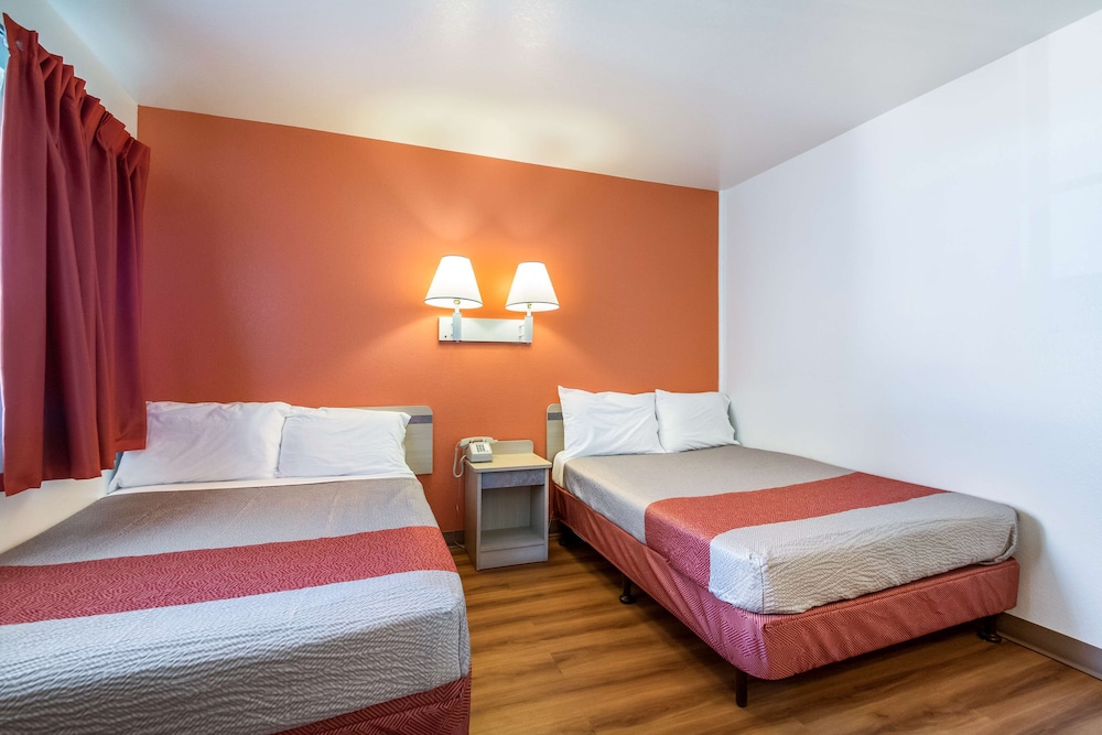 Standard Room, 2 Double Beds, Accessible, Non Smoking - Photo 4