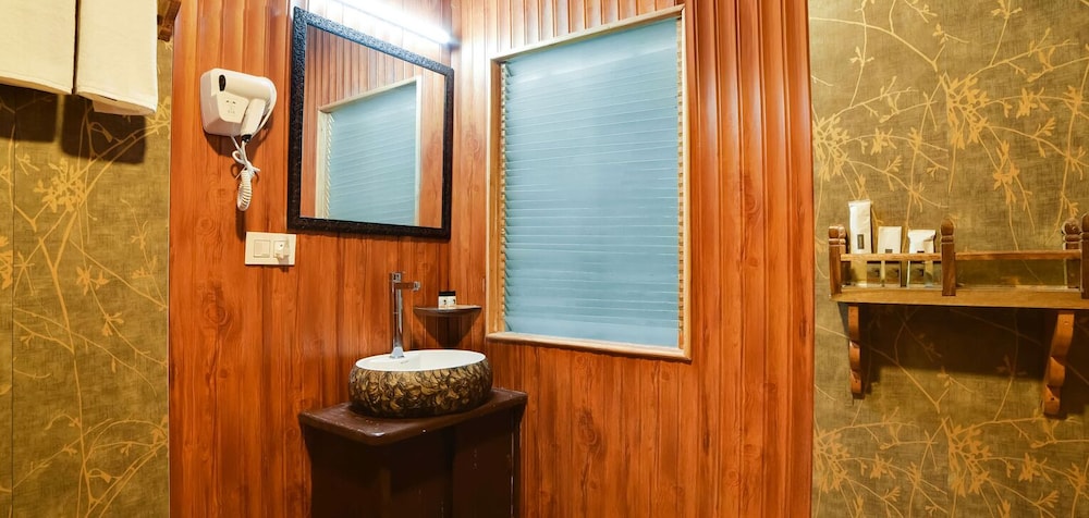 Premium Triple Room with Common Balcony photo 3