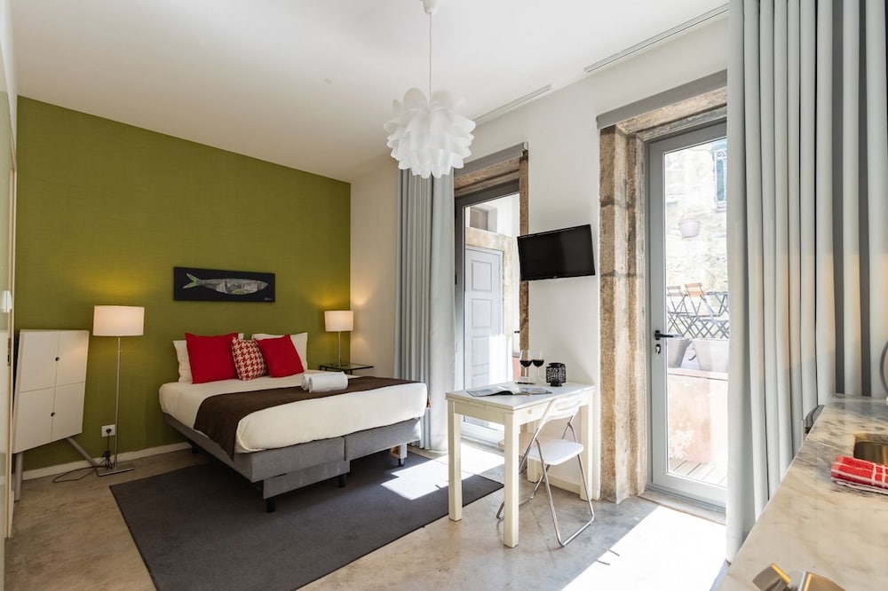 Studio, Terrace, City View (R)