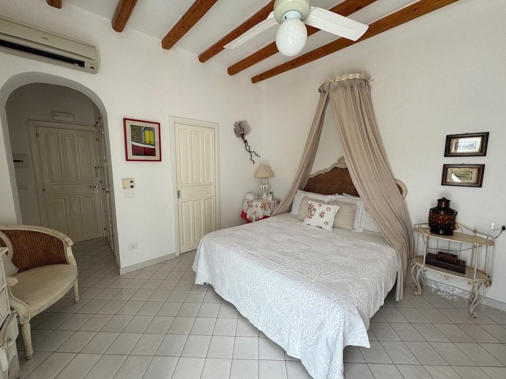 Junior Suite, 1 Double or 2 Twin Beds photo 2