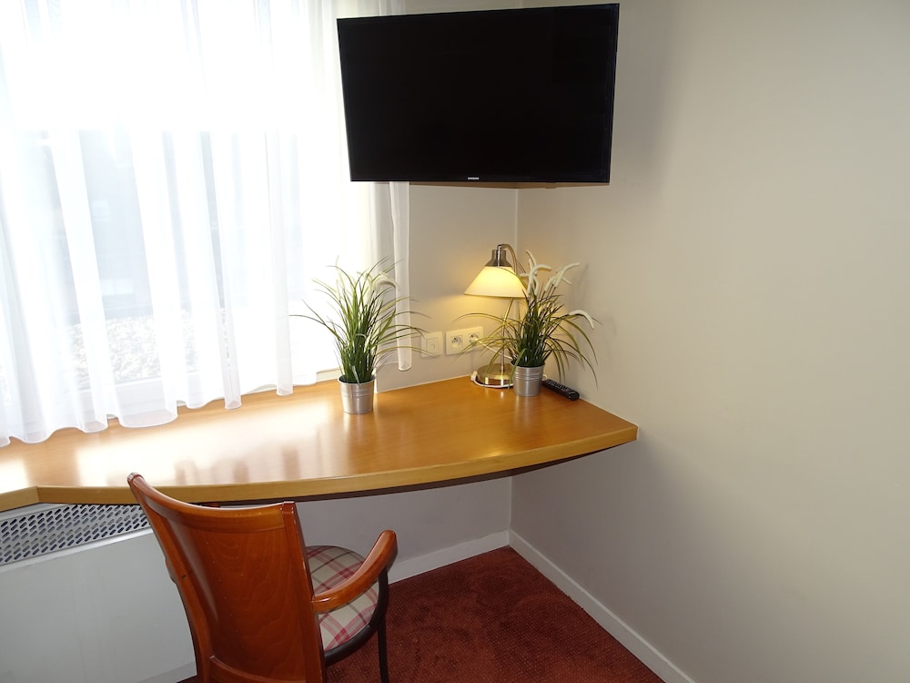 Budget Twin Room - Photo 3