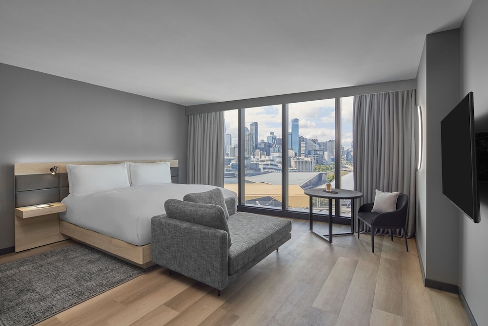 Premium Room, 1 King Bed, City View - Photo 1