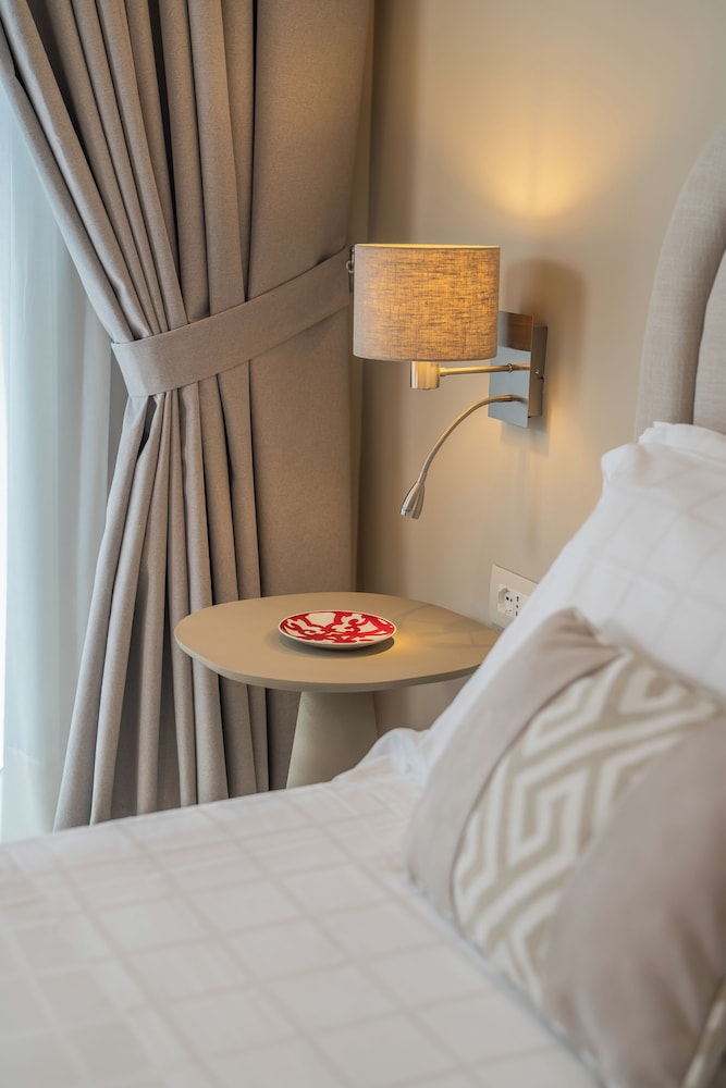 Deluxe Double Room - Photo 15