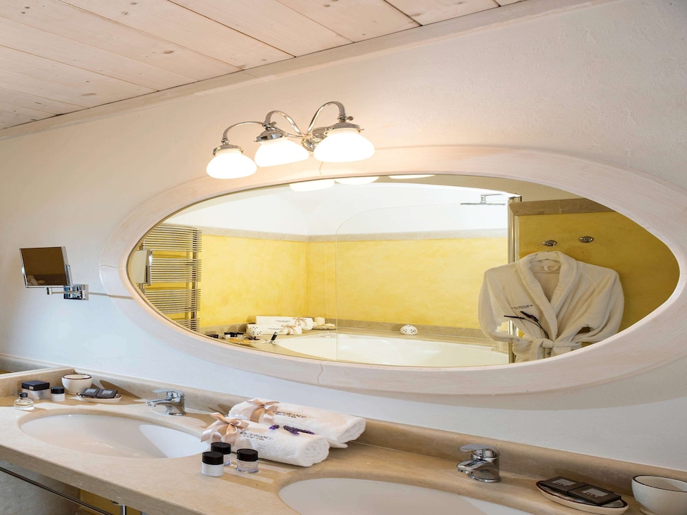Suite - Photo 1