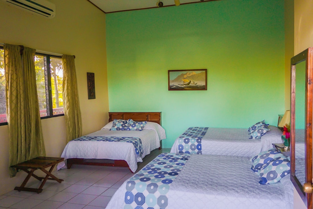 Family Room, Multiple Beds photo 2