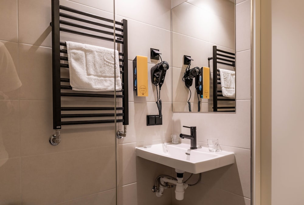 Deluxe Double or Twin Room - Photo 6