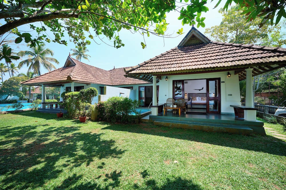 Lakefront Luxury Villas with Plunge Pool