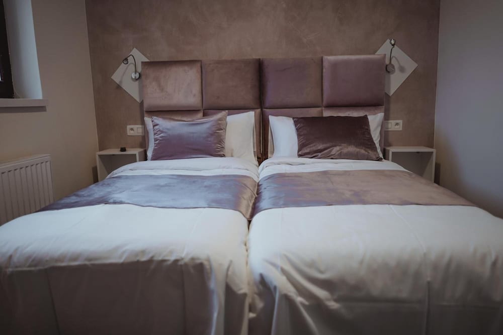 Standard Twin Room - Photo 4