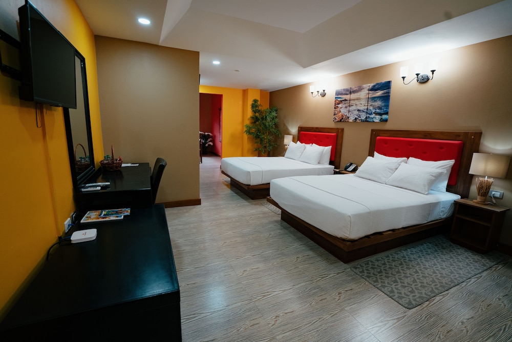 Deluxe Quadruple Room, 2 Queen Beds