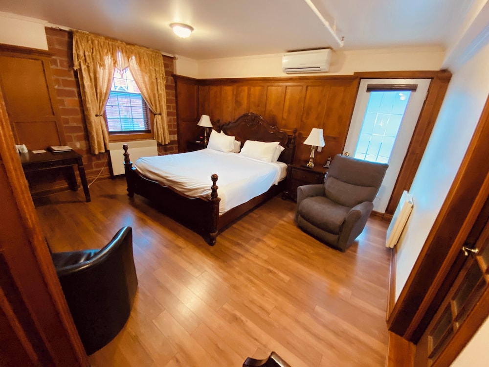 Luxury Room, 1 King Bed, Jetted Tub photo 1