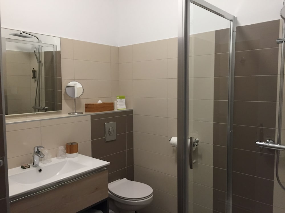 Double Room - Photo 6
