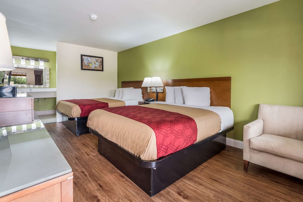 Room, 2 Queen Beds, Non Smoking - Photo 1