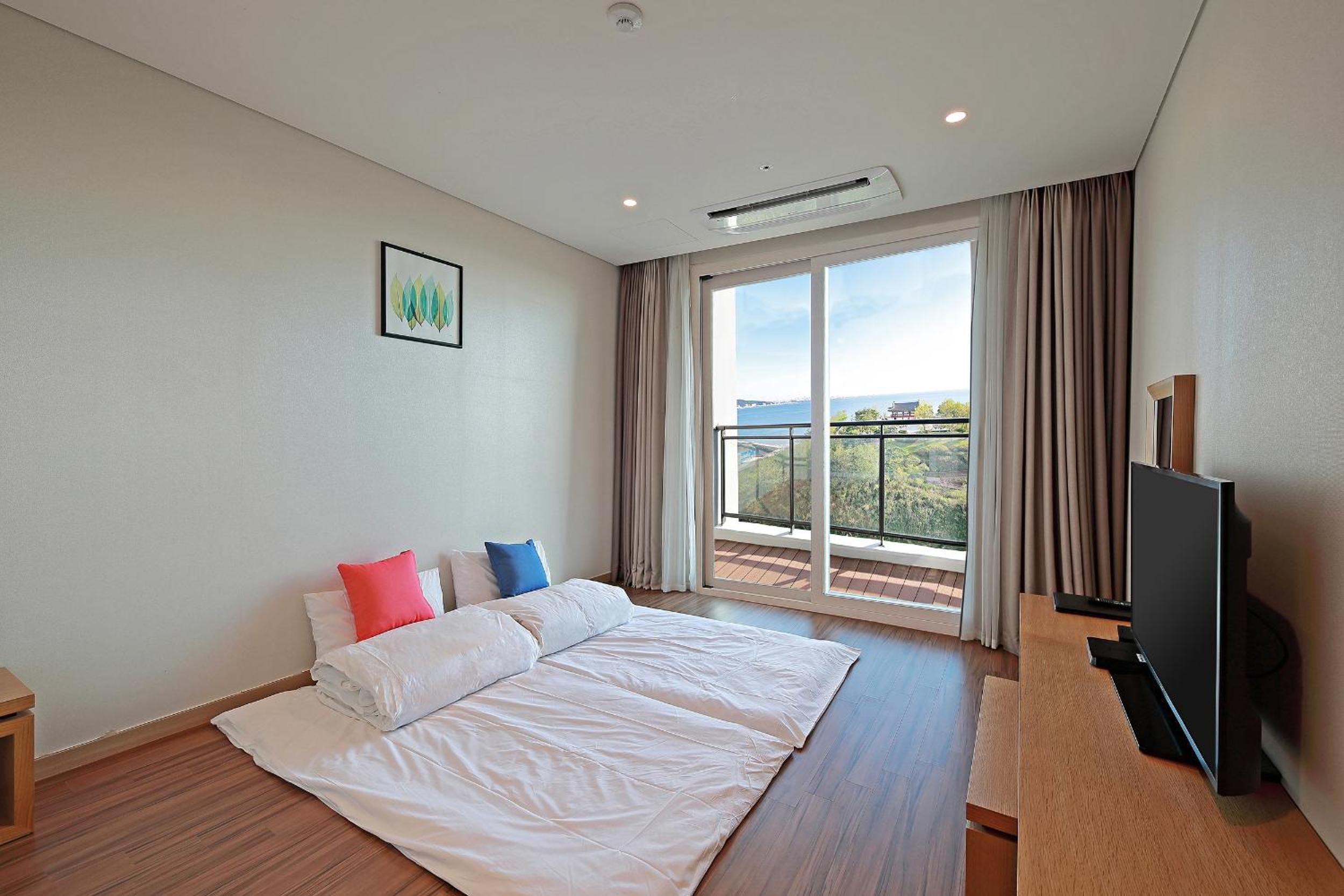 Korean Style Ondol Room - Photo 9