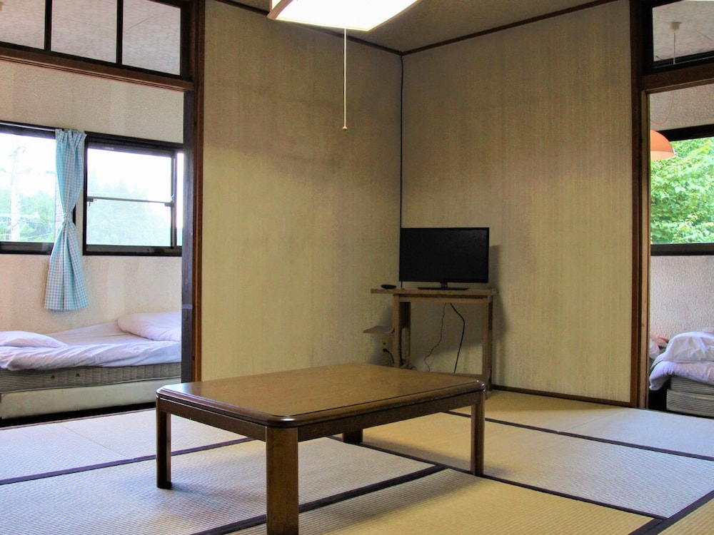 Basic Room, Multiple Beds, Non Smoking