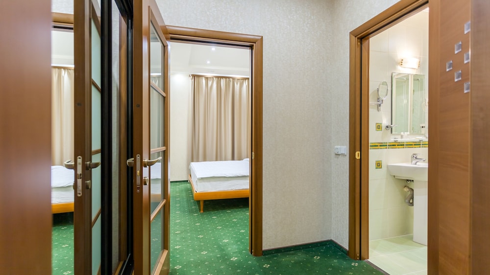 Standard Double Room (incl. SPA access 09:00AM-11:00AM) photo 3